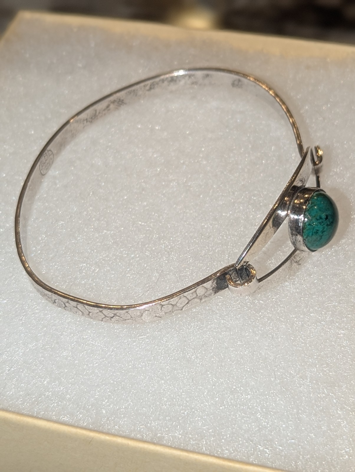 925 Israel Sterling Silver 6.75″ Antique Chrysocolla Tension Bangle Bracelet