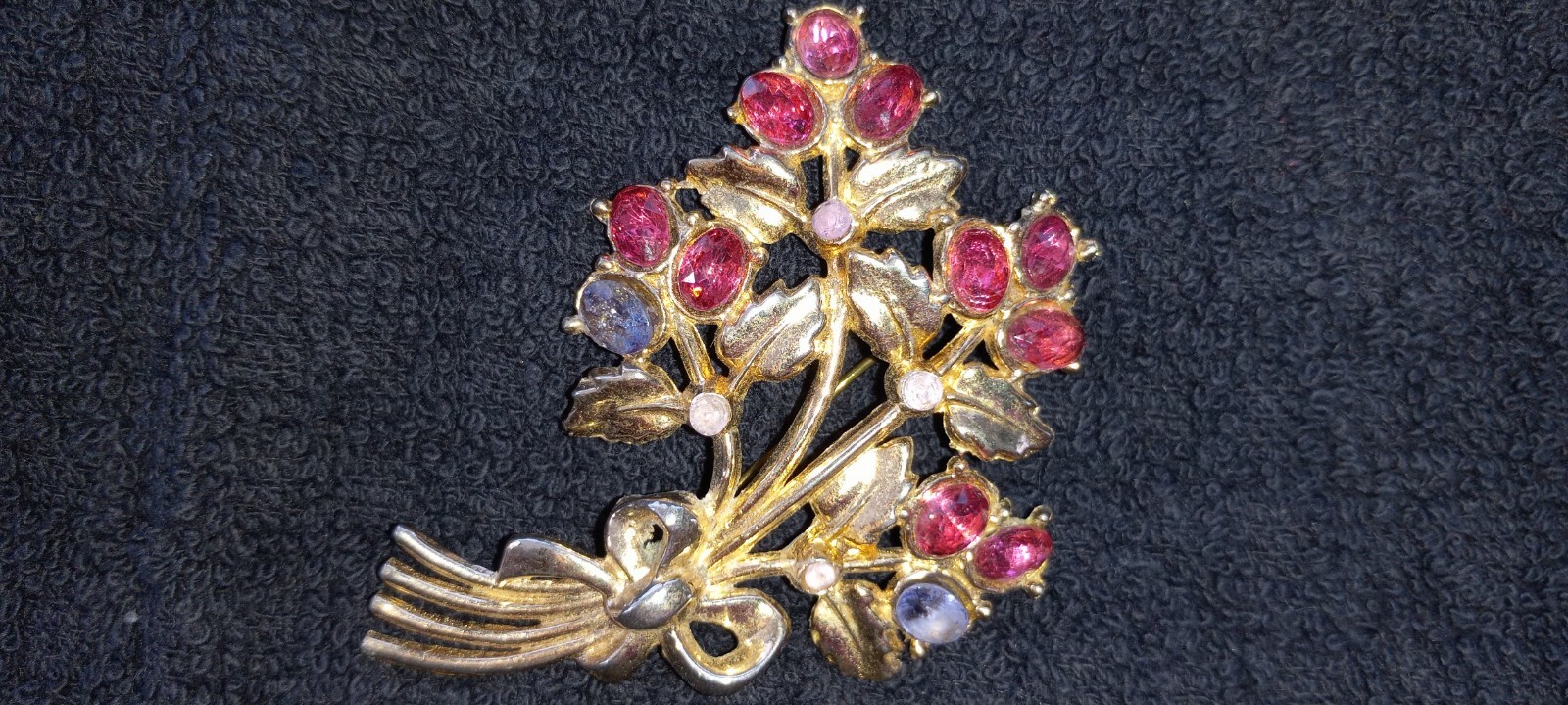 VINTAGE BROOCH ROSE & VIOLET CRYSTAL FLOWERS GOLD TONE 2.5″x 2″ STUNNING ESTATE