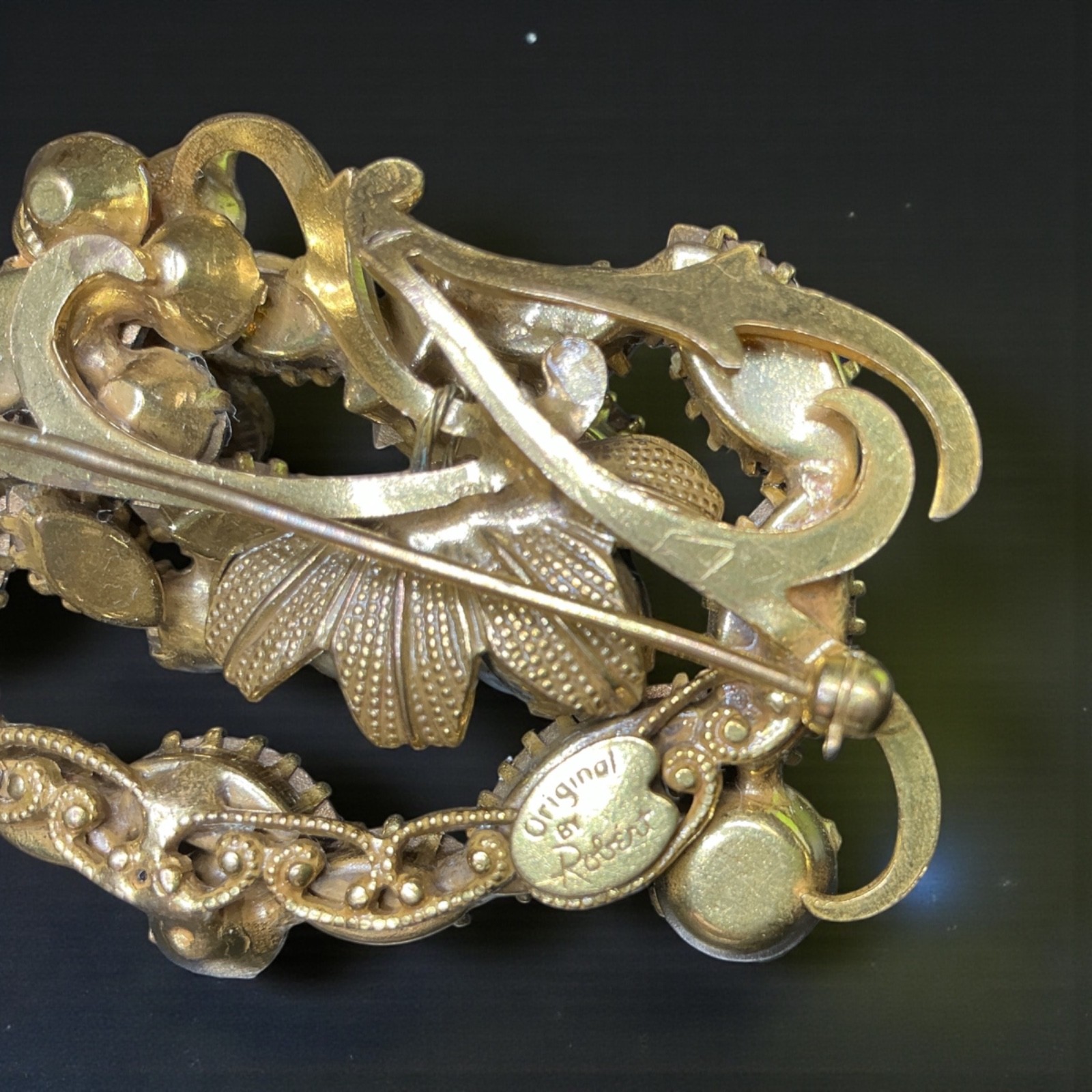 COLLECTIBLE “ORIGINAL BY ROBERT” BROOCH SIGNED Mid-Century FREE Shpg Charity
