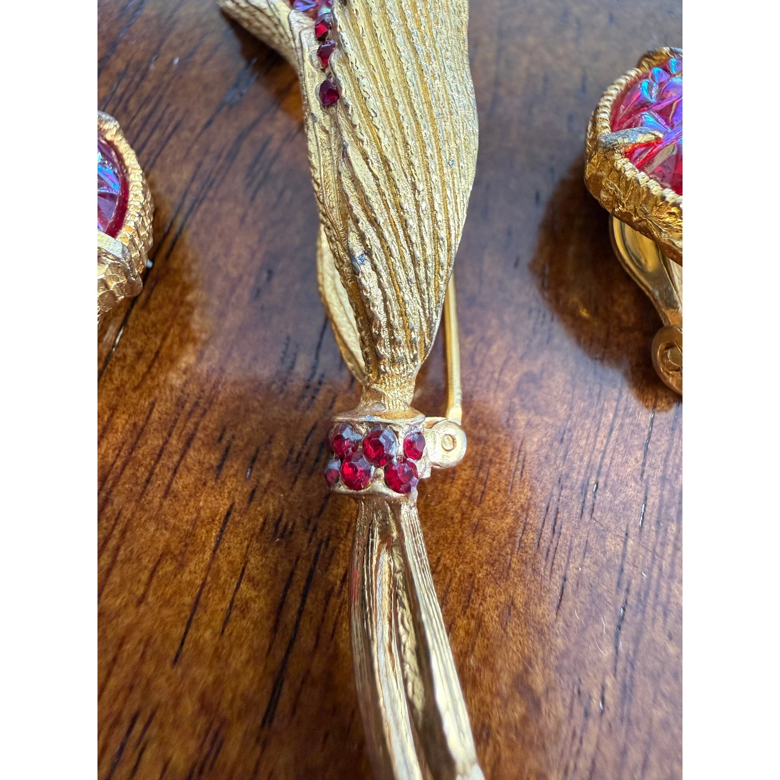 Vintage Gold Tone Iridescent Red Glass Brooch and Clip On Earrings Jewelry Set