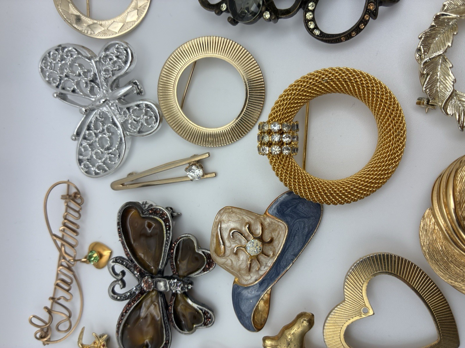 41 Piece Brooch Pin Lot Vintage Gold Signed/Unsigned 2 Missing Stones – Reseller