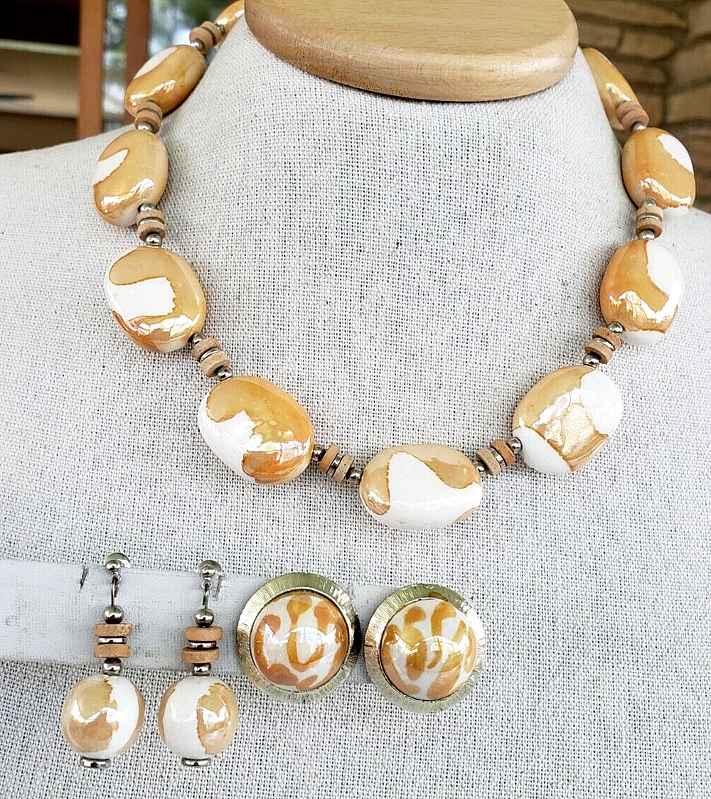 Vintage Peach White Ceramic Necklace Pierced & Clip Earrings Set Dahlkempers Box