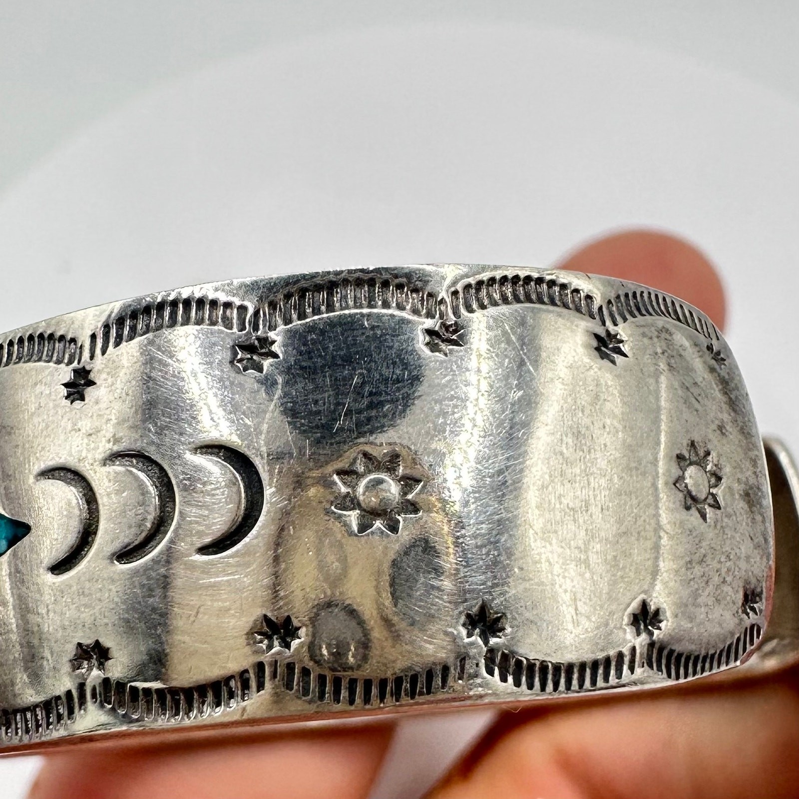 Navajo Native vintage sterling silver turquoise chip inlay cuff bracelet 28.54