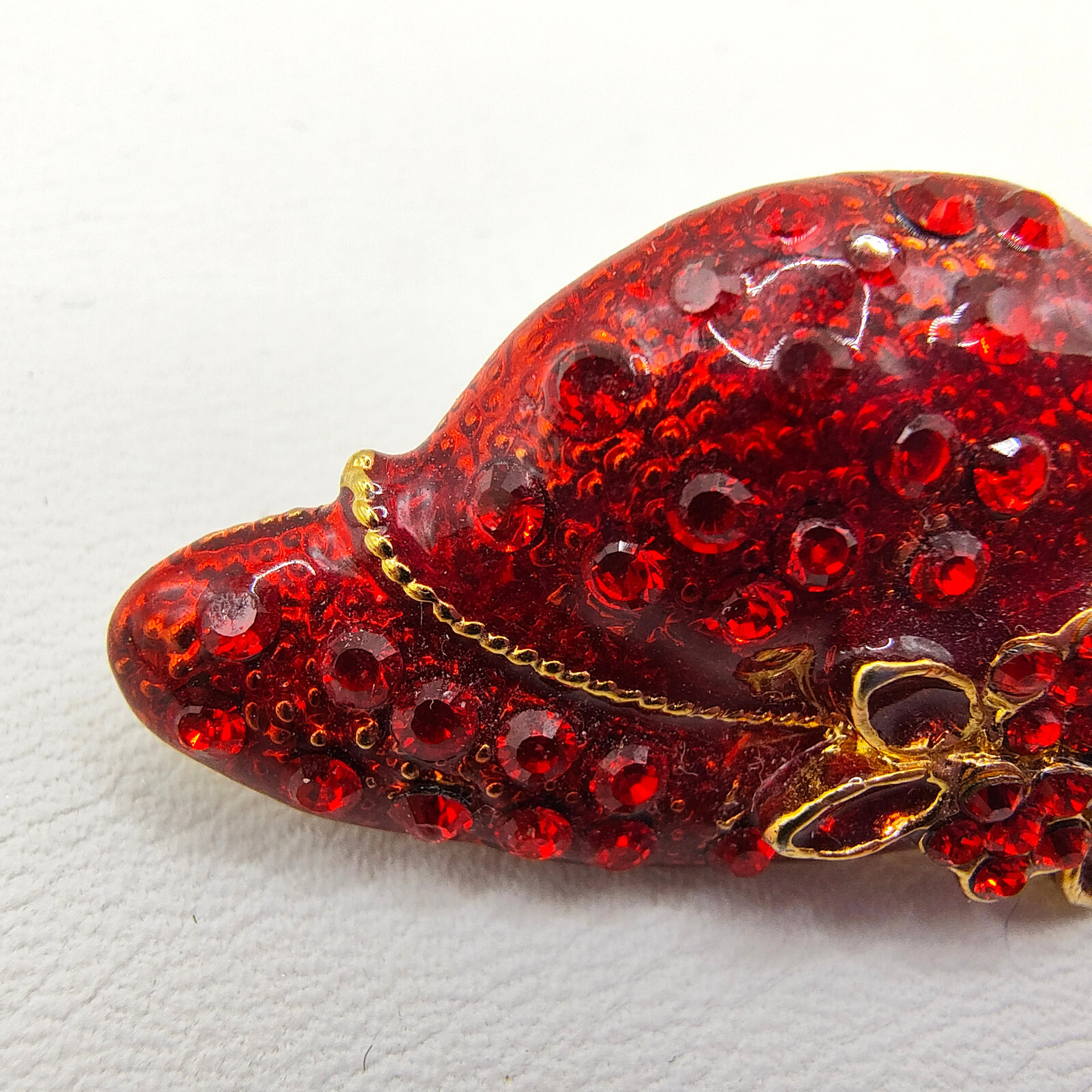 Vintage Red Hat Society Lapel Pin Brooch Enamel Rhinestone Gold Tone 1.5″