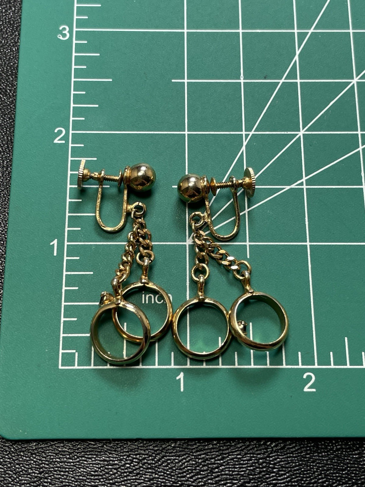 ALICE Signed Vintage 1.5” Gold Tone Crystal Rhinestone Chain Dangle Earrings