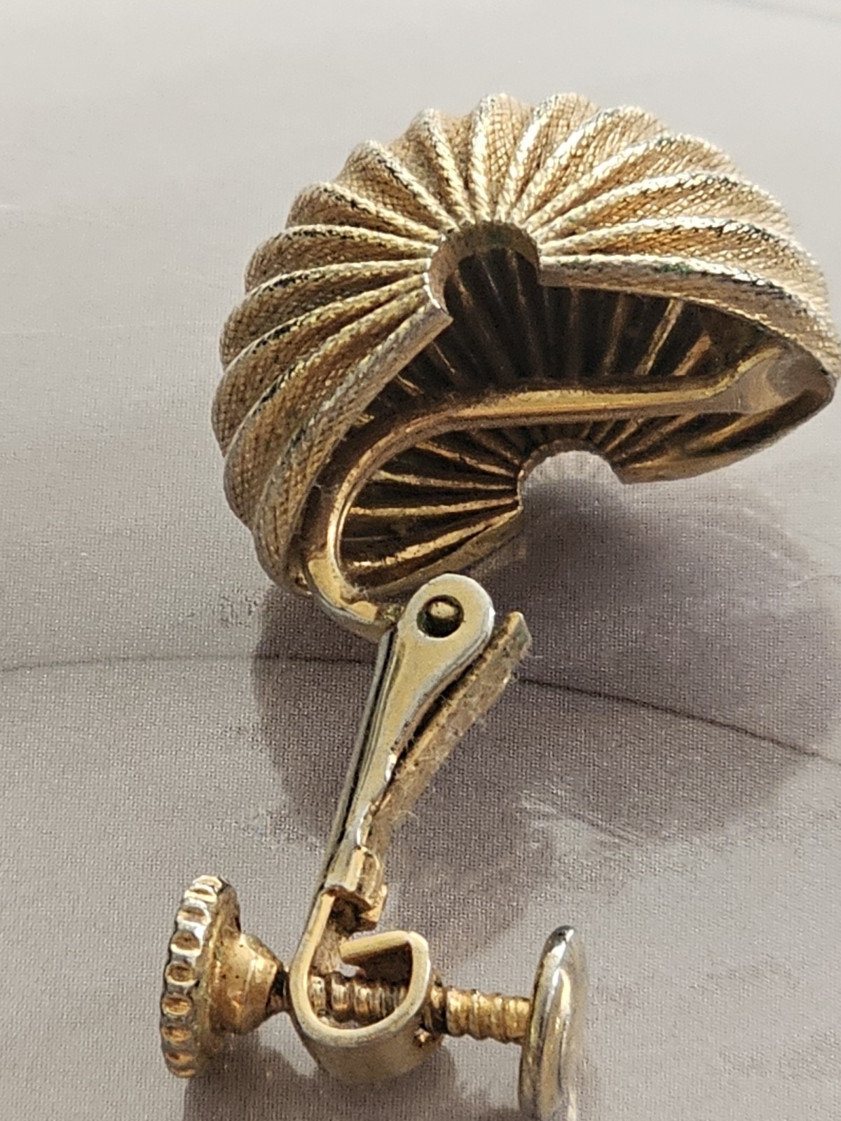 Vintage Adjustable Clip On Earrings In Vendome Armadilla Style. Gold Tone. 1950s