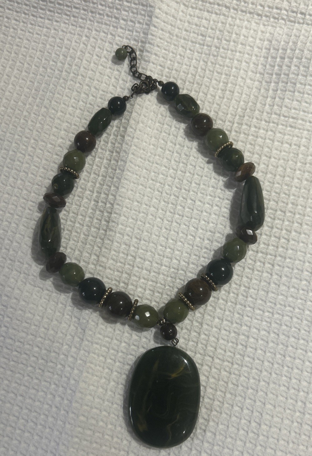 Green And Brown VTG Necklace With Large Green Pendant Lobster Claw Clasp