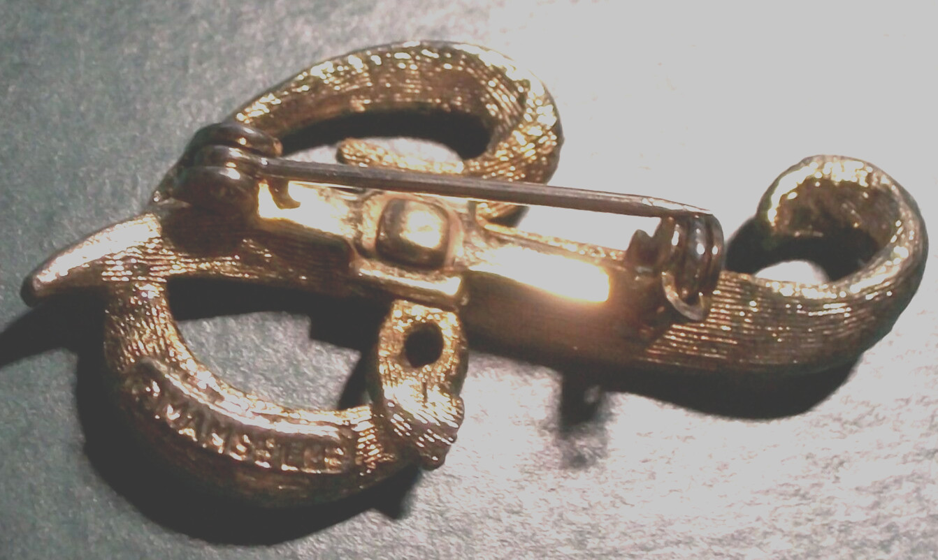 VTG MAMSELLE Monogram Letter “P” Pin GOLD TEXTURED Initial Brooch RETRO Signed
