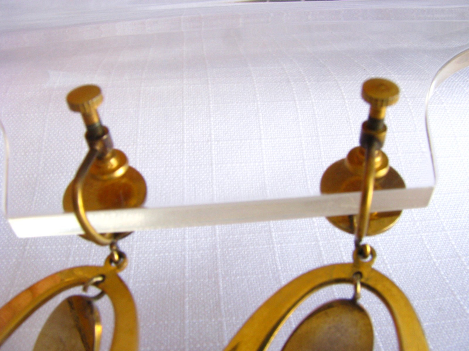 Vintage DAMASCENE STYLE Screwback DANGLE Drop EARRINGS Hoop Oval Gold Tone