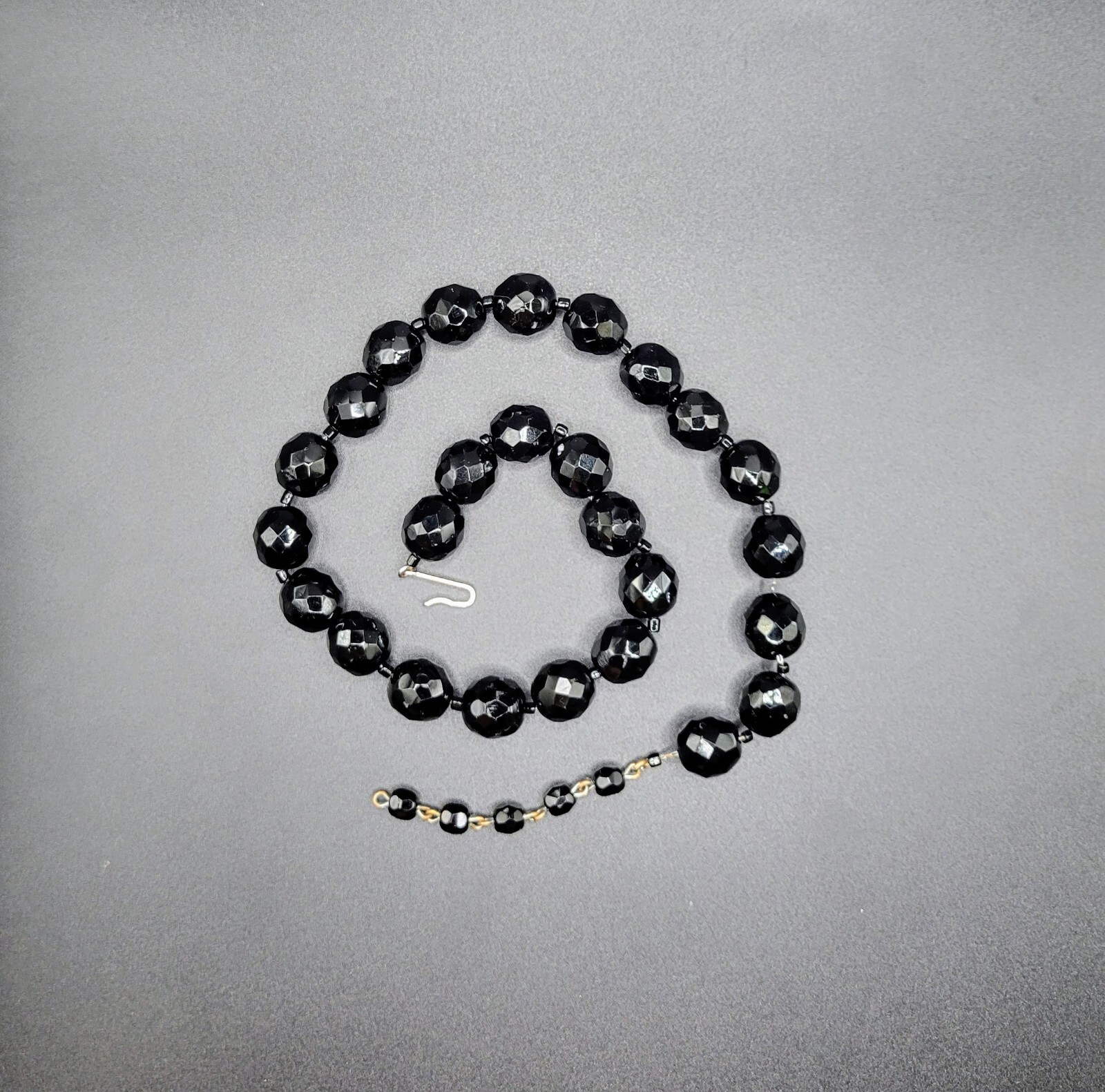 Vintage HOBE Beaded Necklace JET BLACK FACETED 10mm Beads 15-17″ CHOKER Classic