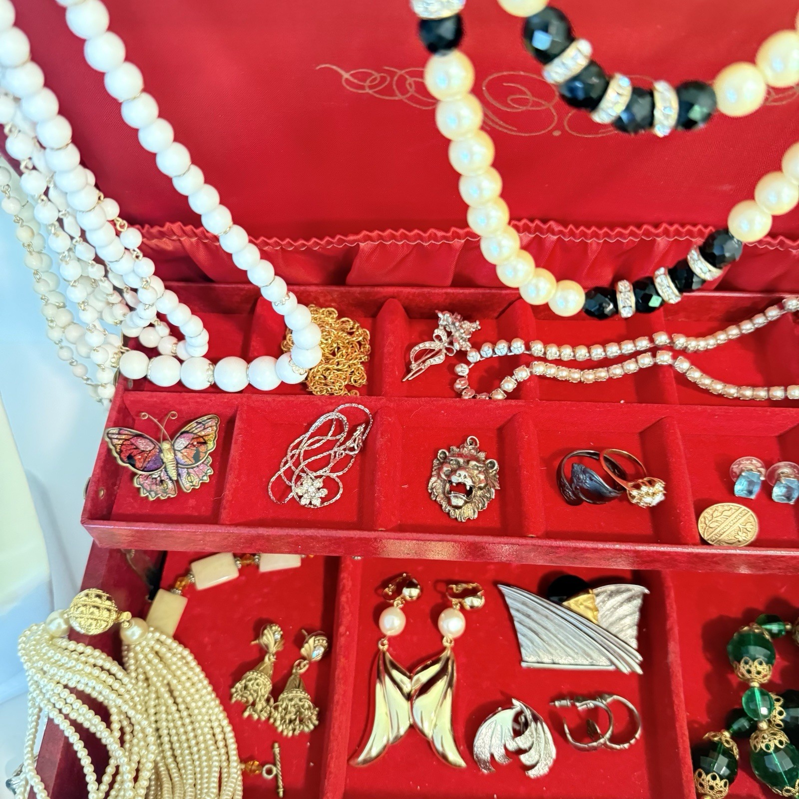 Vintage Estate Jewlery Lot & Box Monet Trifari West Germany Chunky Clip Earrings