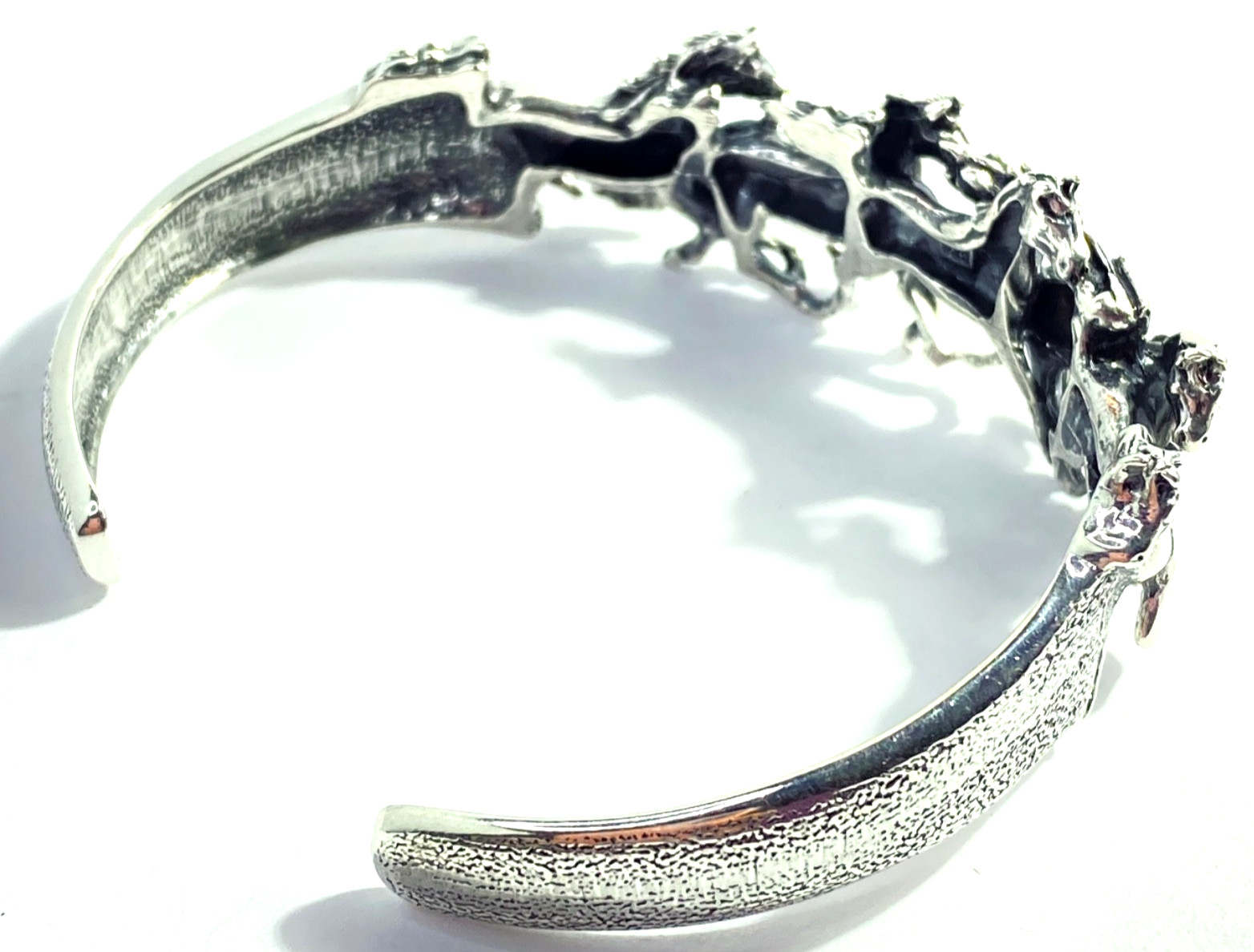 Vintage Sterling Silver 3D Galloping Horses Textured Cuff Bracelet 2 3/8″