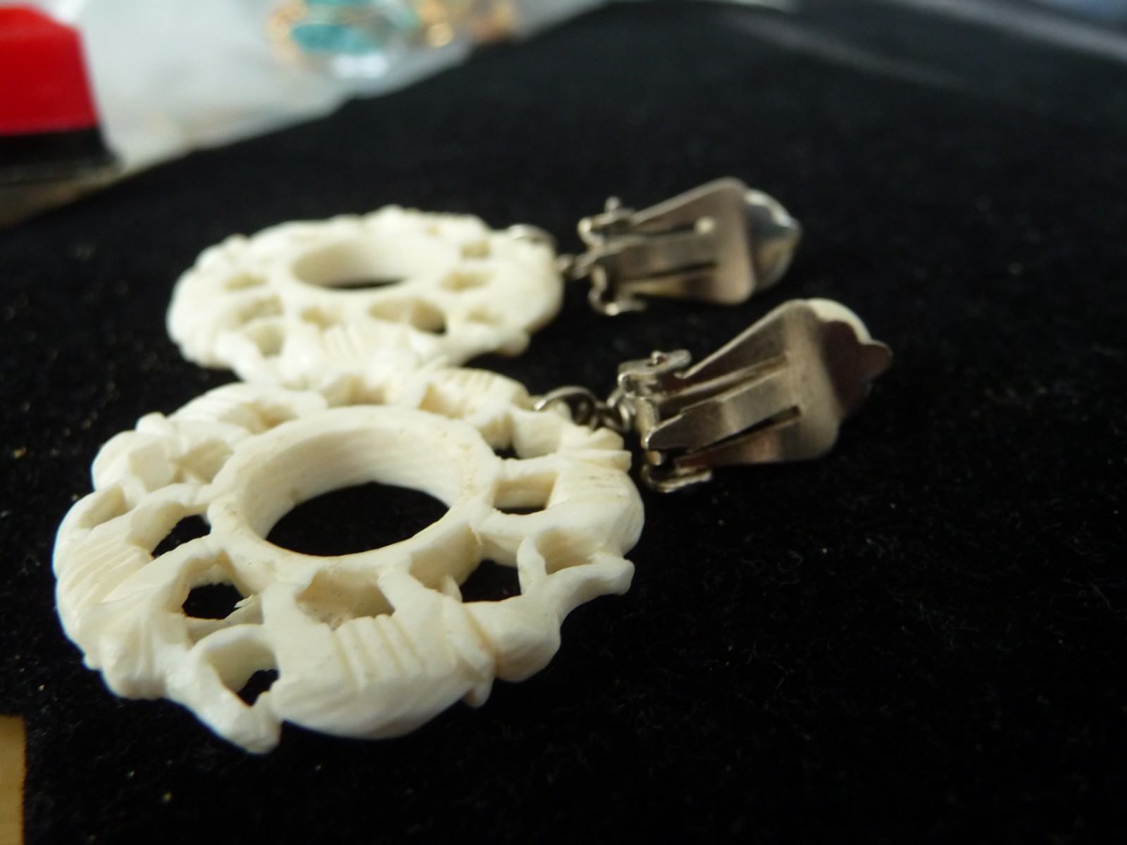 CUT OUT CARVED ELEPHANTS DANGLING CLIP ON 1 1/4” ROUND EARRINGS #20/1