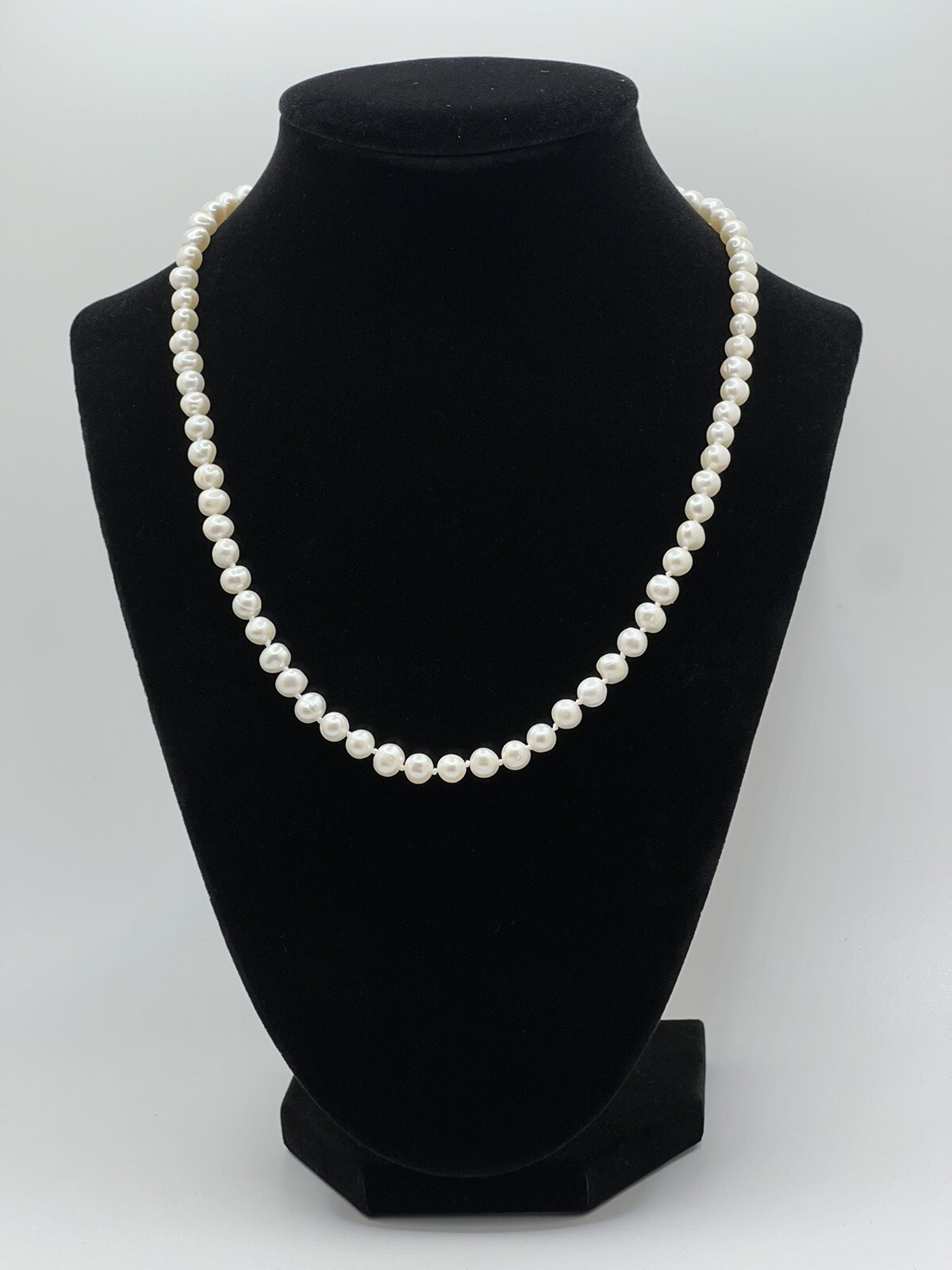 JC LIND Cultured Pearl Hand Knotted Necklace 18 3/4” Long With Lobster Clasp.