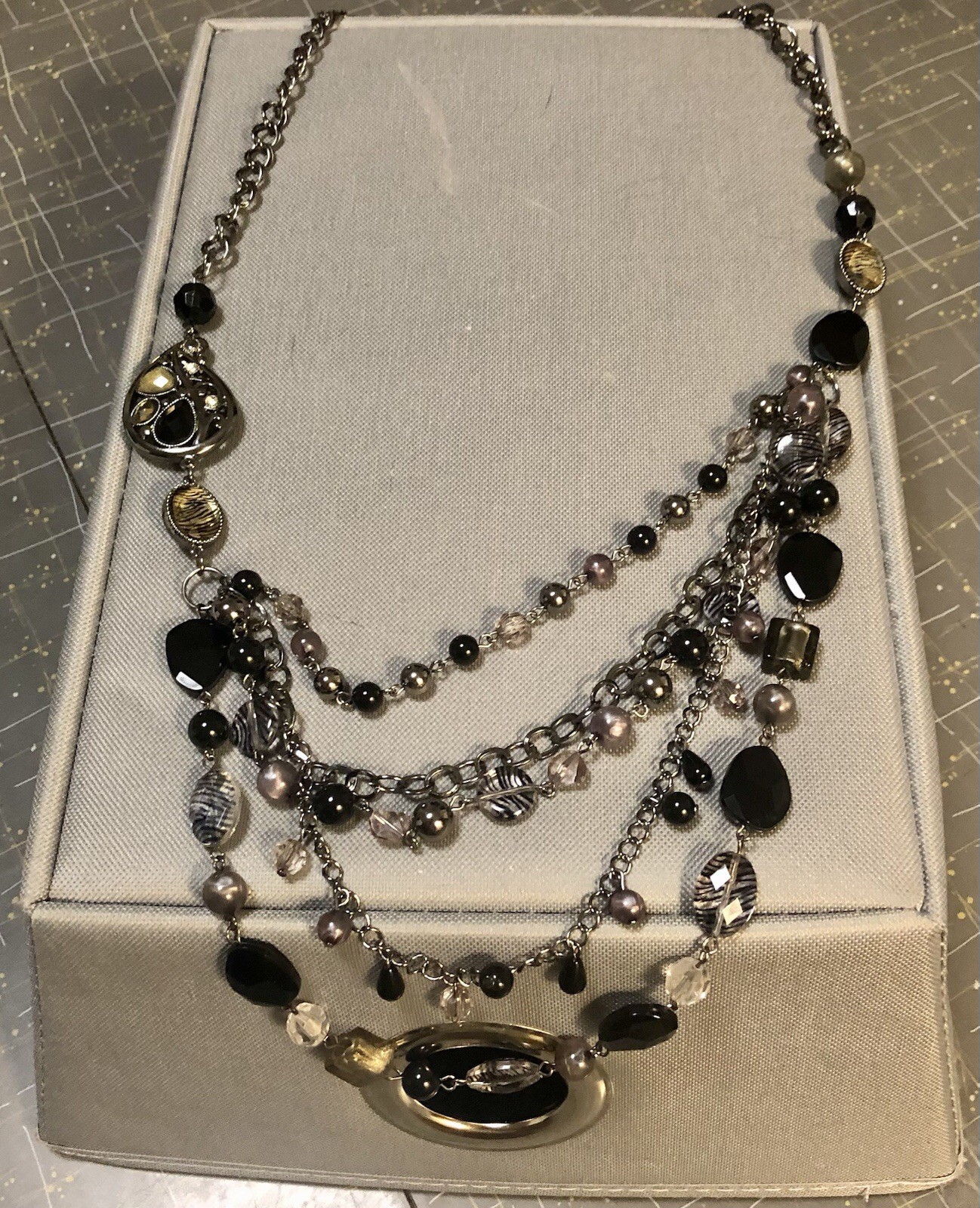 Stunning Multi-Faceted Shaped Black/silver Glass Beaded W/Side Pendant Necklace