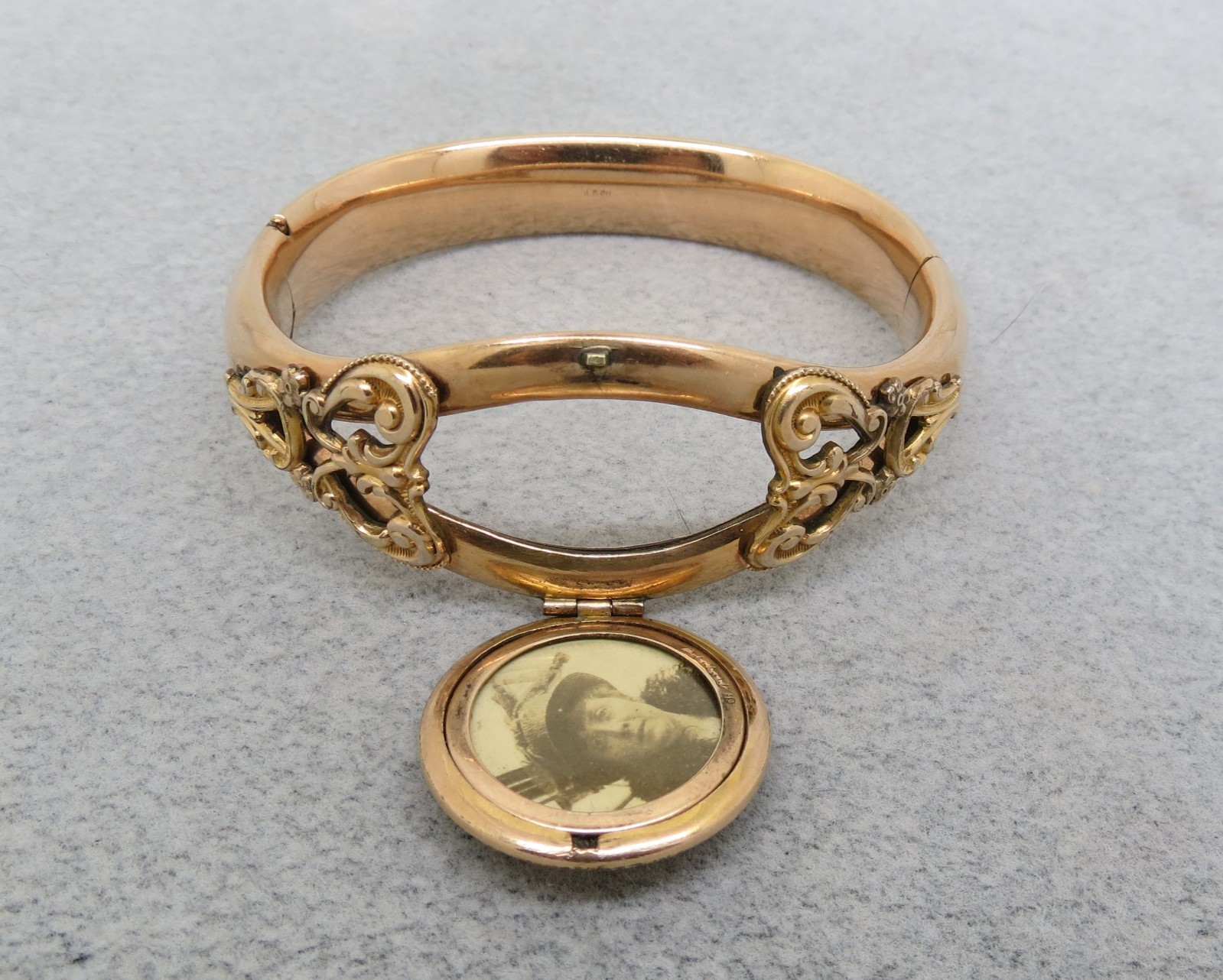 Victorian Gold Filled Bangle Bracelet 43 Grams AC Co Hinged 7.75″ Photo Locket