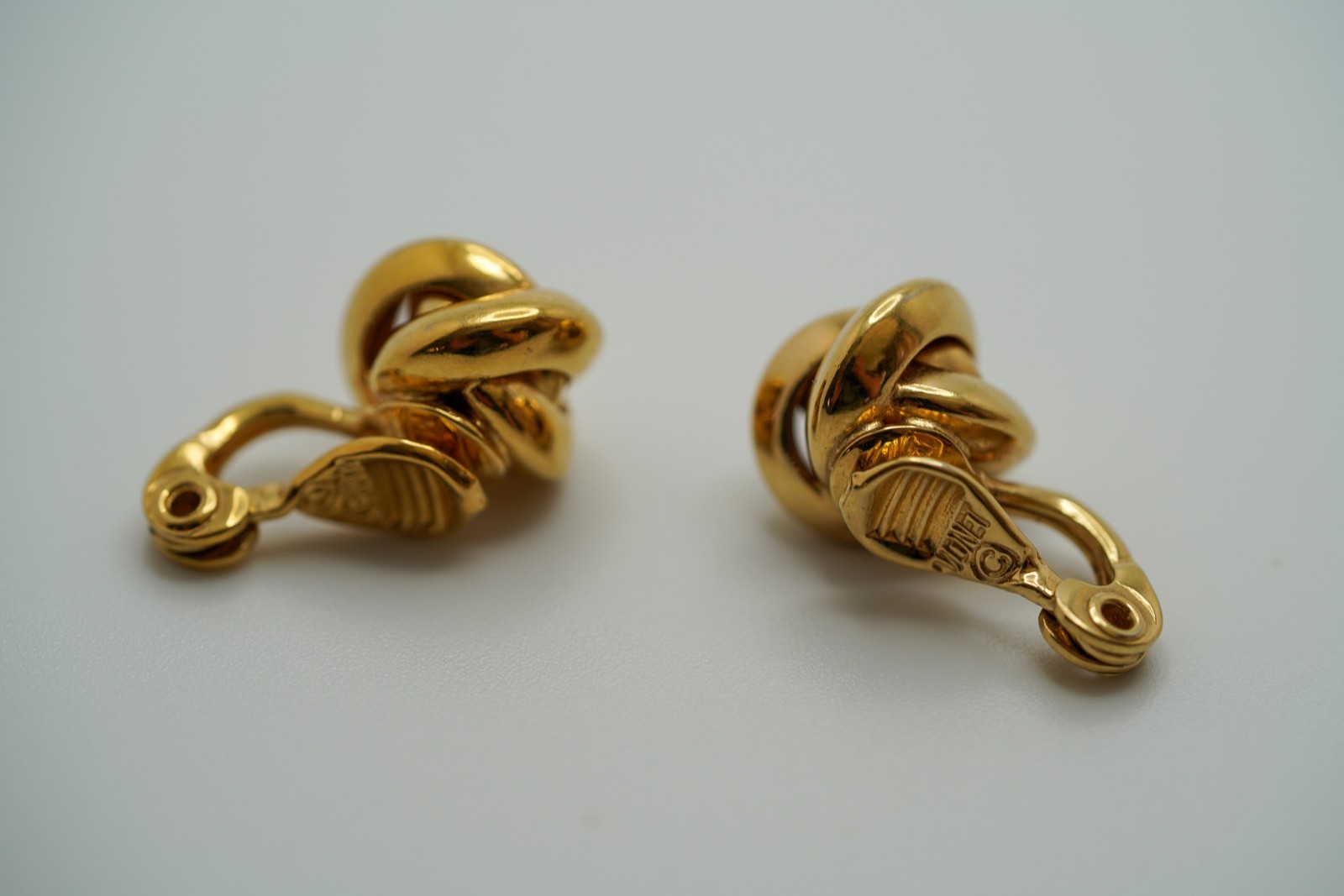 Vintage Gold Monet 2cm Earrings JB1