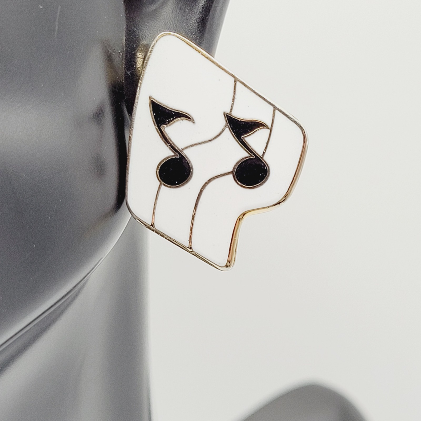 Musical Note White Black Enamel Gold Tone Pierced Stud Vtg Earrings Discovery