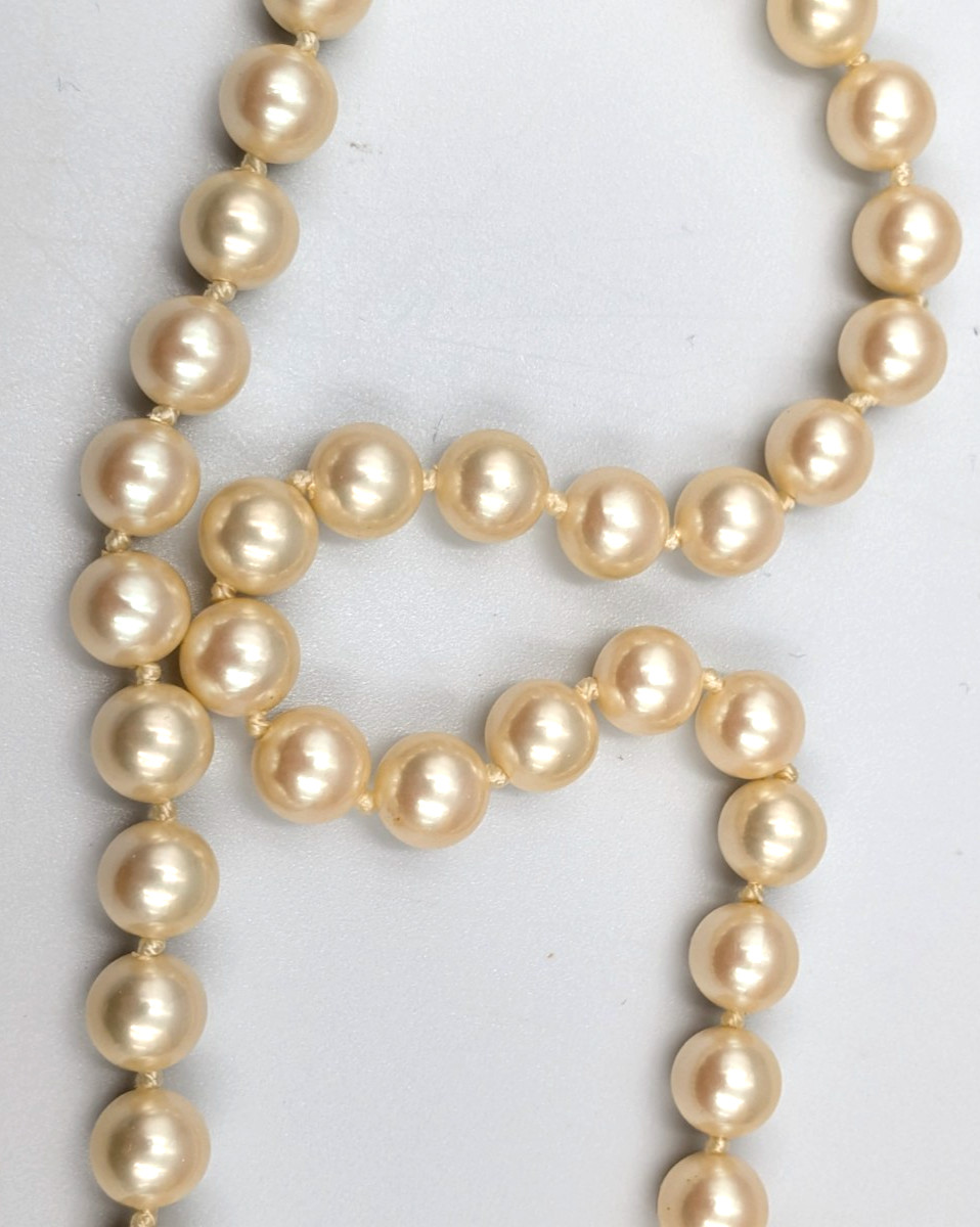 28 inch faux pearl necklace knotted with fish hook clasp unmarked vintage
