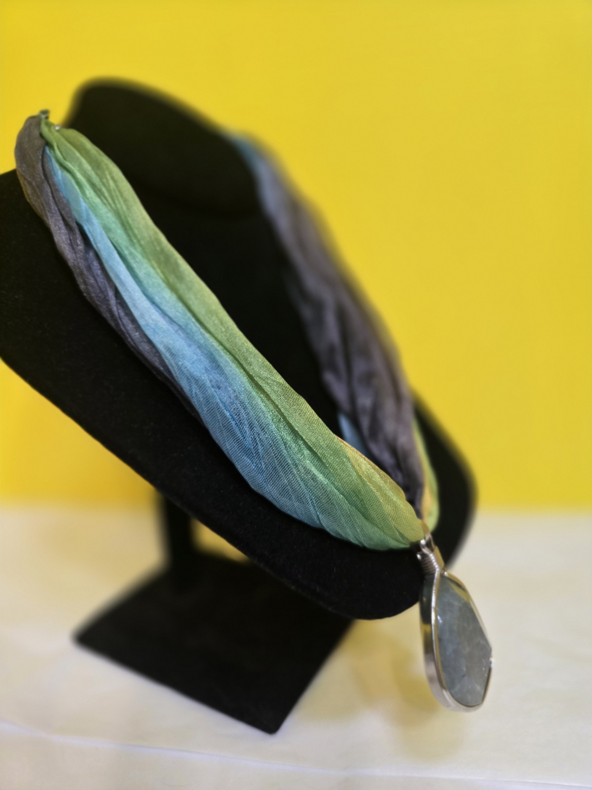Vtg Bohemian style DRUZY AGATE GEODE PENDANT Scarf Necklace Adjustable closure
