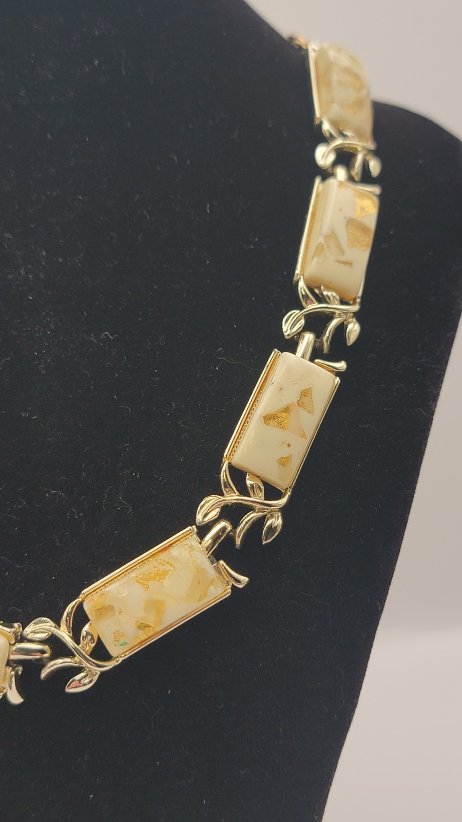 Vintage Thermoset Lucite Coro Off White Confetti Necklace Gold tone