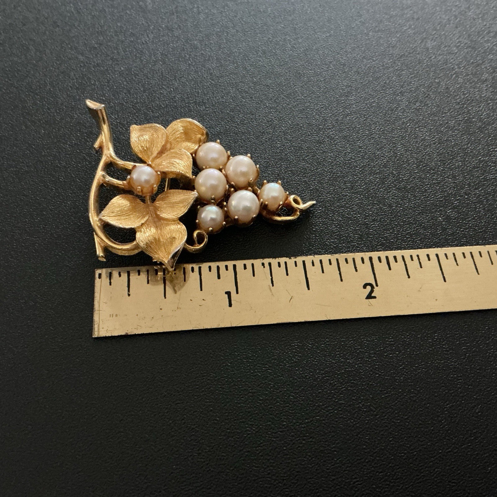 Vtg 1960s Brooch Lisner Brushed GoldT Faux Pearl Grape Cluster 1-3/4” L 1-1/2 W