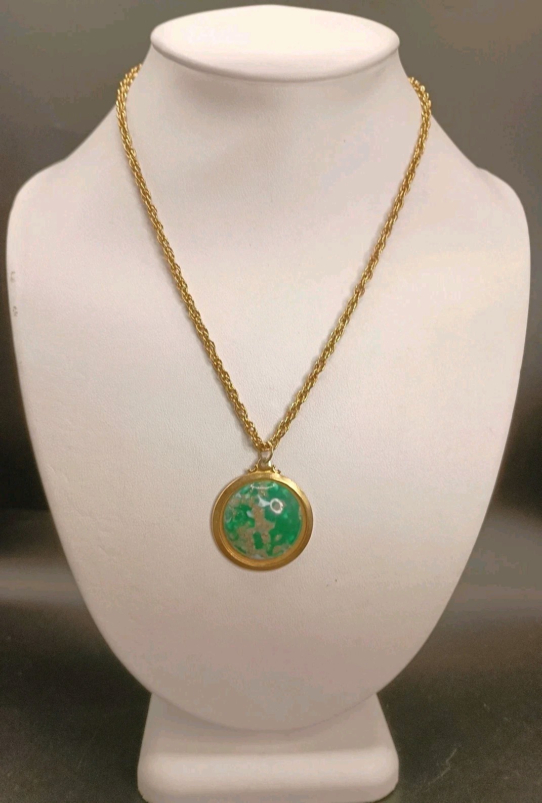 Vintage Foil Glass Pendant Necklace Green Aventurine Flake Gold Tone 19″