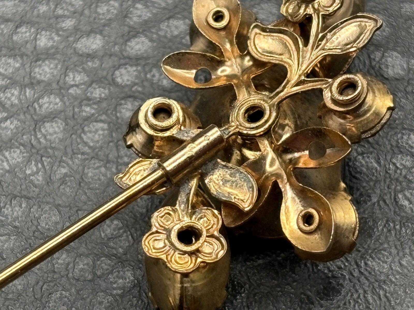 Vintage Gold Tone Brown Rhinestone Floral Cluster Jabot Stick Pin *Read