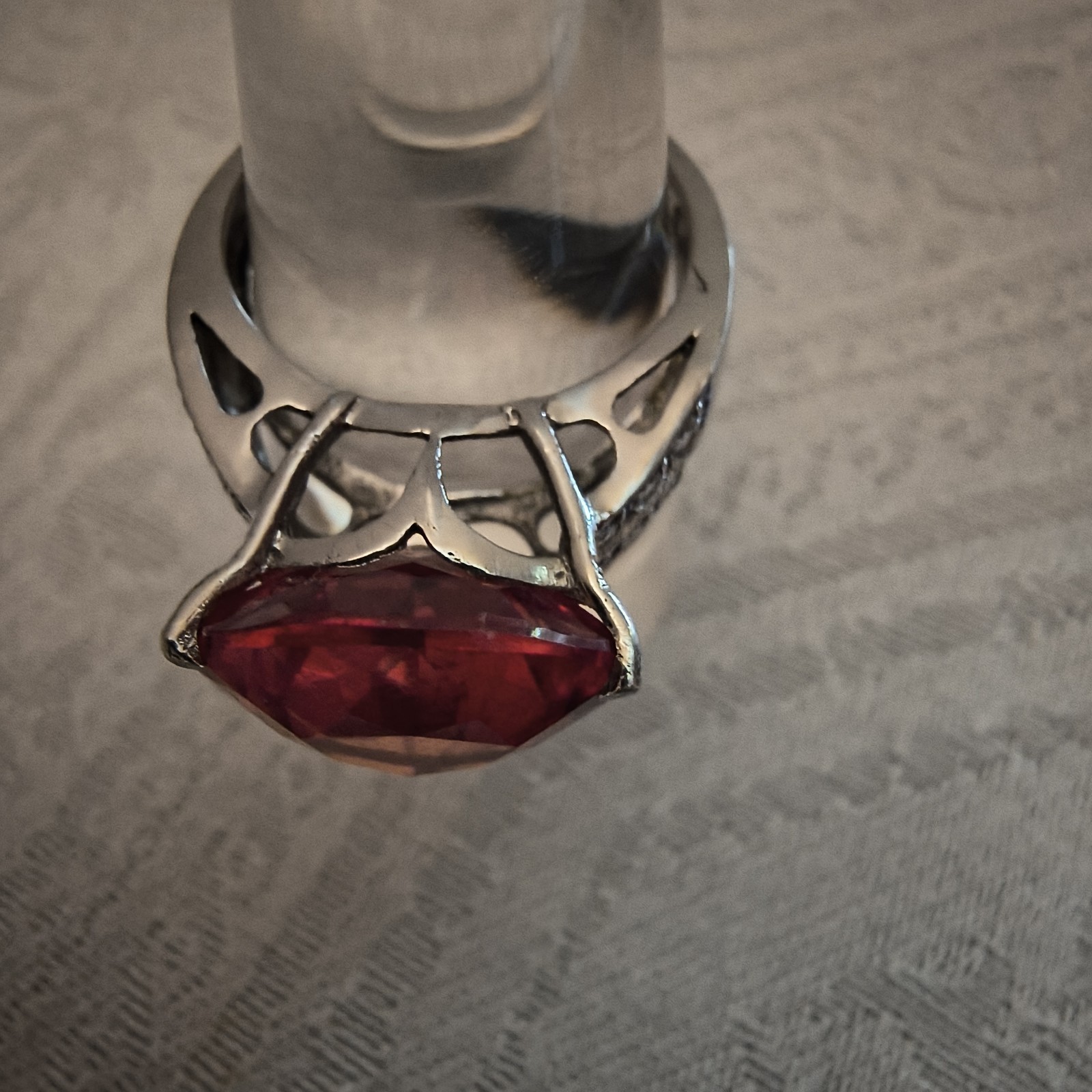 Sterling Silver Cocktail Ring W Trilliant Trillion Cut Red Crystal Gem Sz 6.75