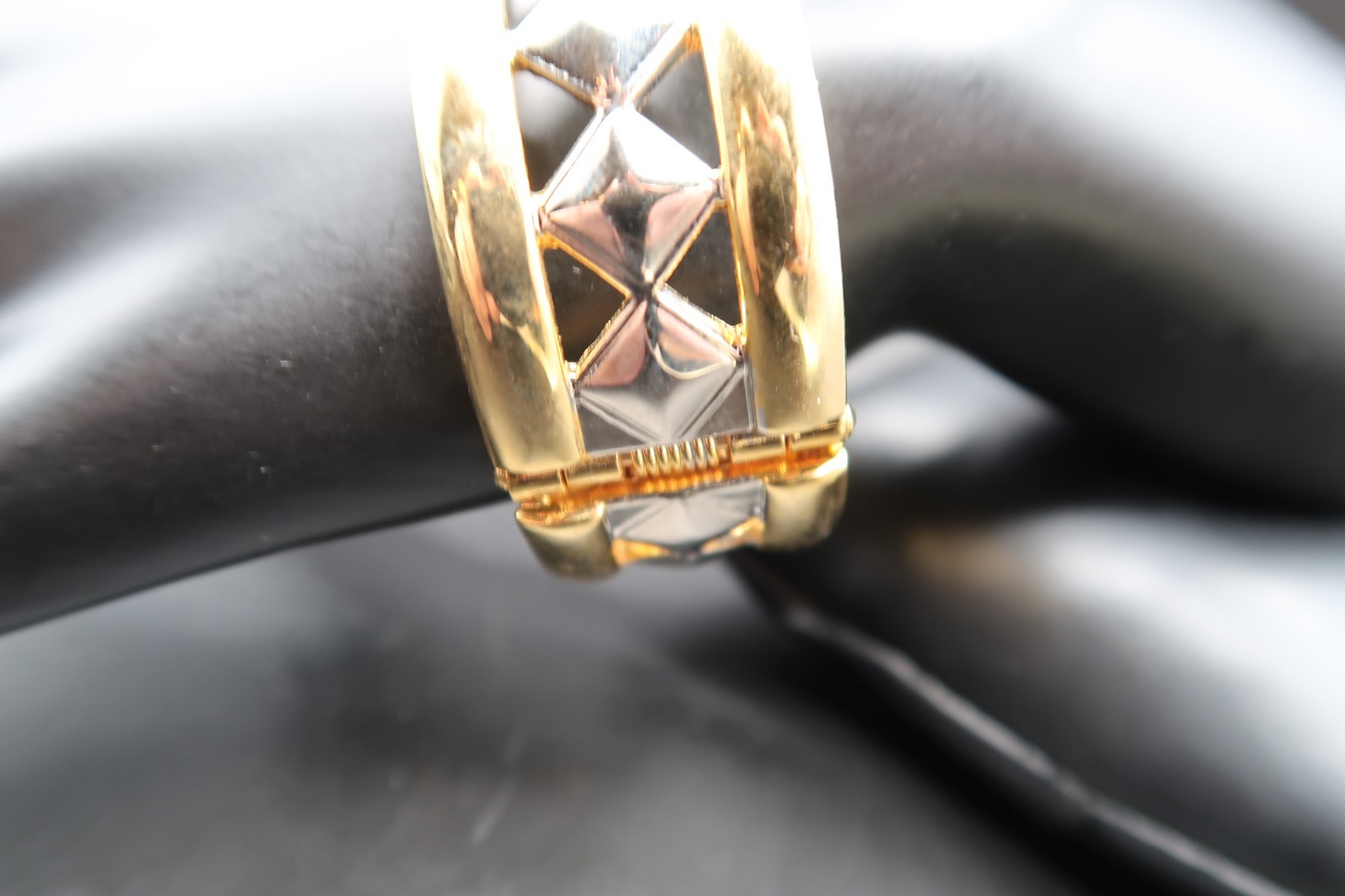 Vtg Gold & Silver Tone Hinged Clamp Bangle w/ Diamond Pattern & Open Work Design