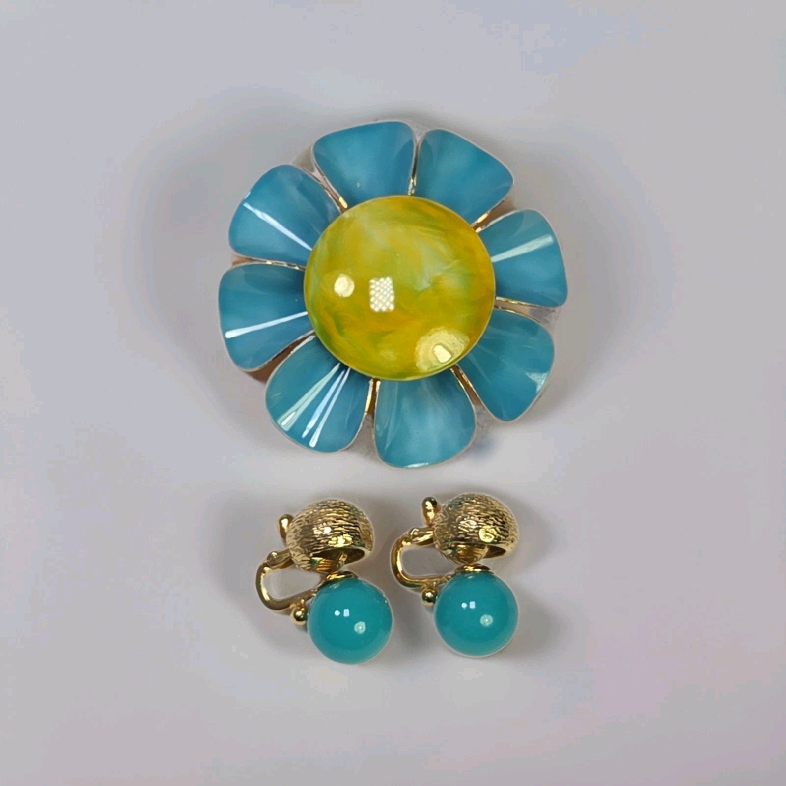 Vintage Signed Original By Robert Teal Swirl Enamel Flower Brooch Earrings 2.25″