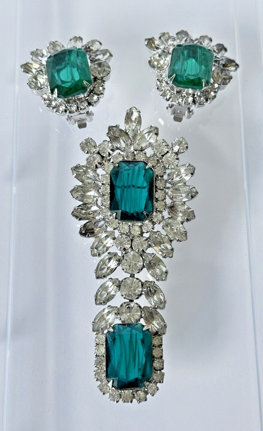 Vintage Juliana Silver Tone Flawed Emerald Crystal Rhinestone Brooch & Earrings