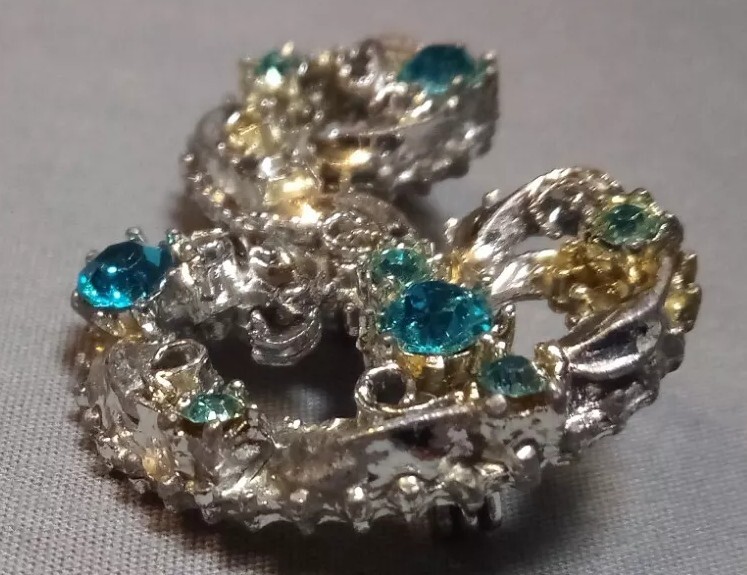 Vintage Silver Tone Metal Aqua Rhinestone Letter Monogram Initial “P” Brooch Pin