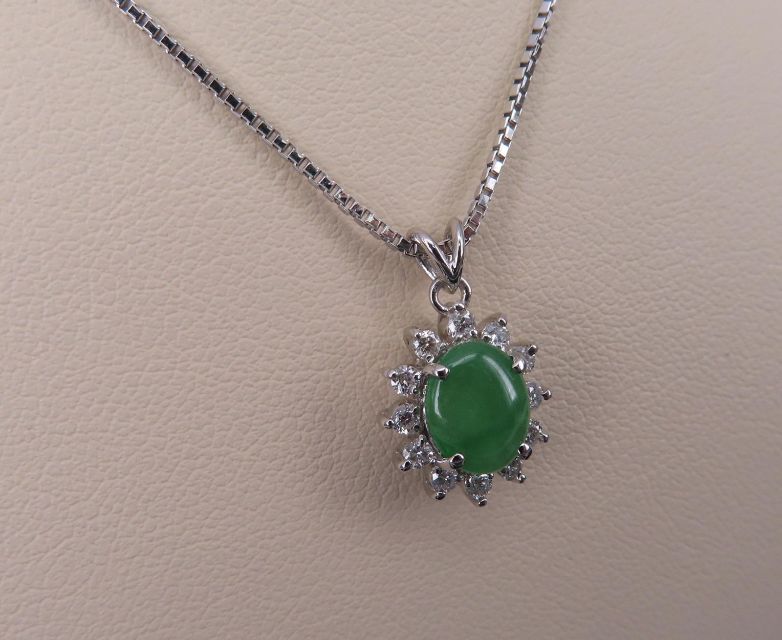 Vintage 1.13ct Natural Green Jadeite Jade 0.26ct Diamond Platinum Necklace