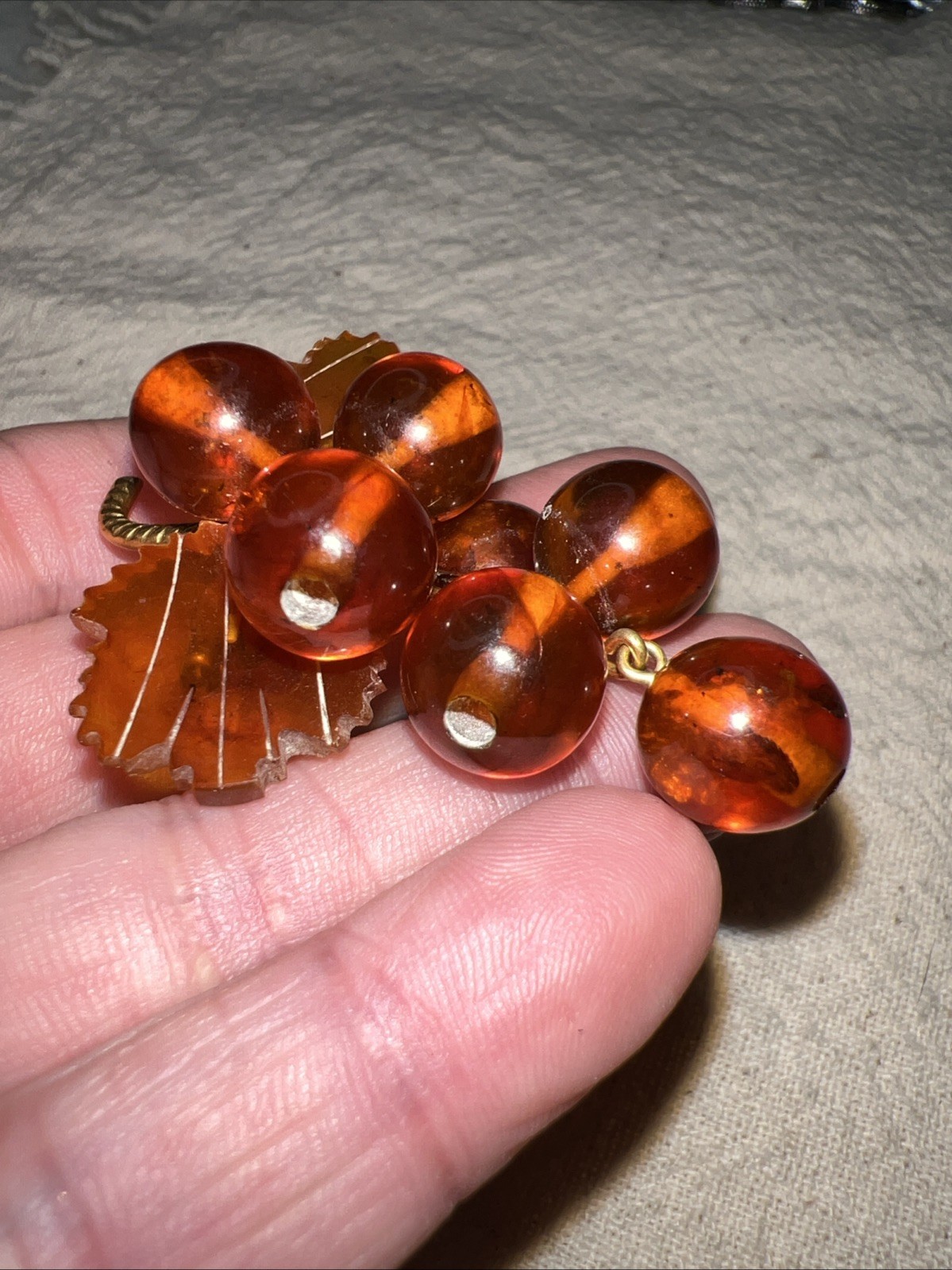 VTG Amber Lucite Grape Cluster Brooch Gold Tone Leaves Mid Century Fruit Jewelry