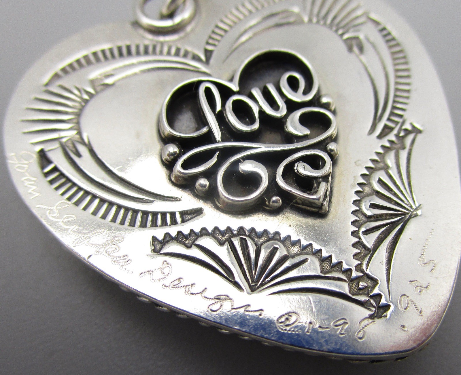 LOVELY 1 3/8″ JOAN SLIFKA STERLING SPINEY OYSTER DOUBLE SIDED HEART PENDANT