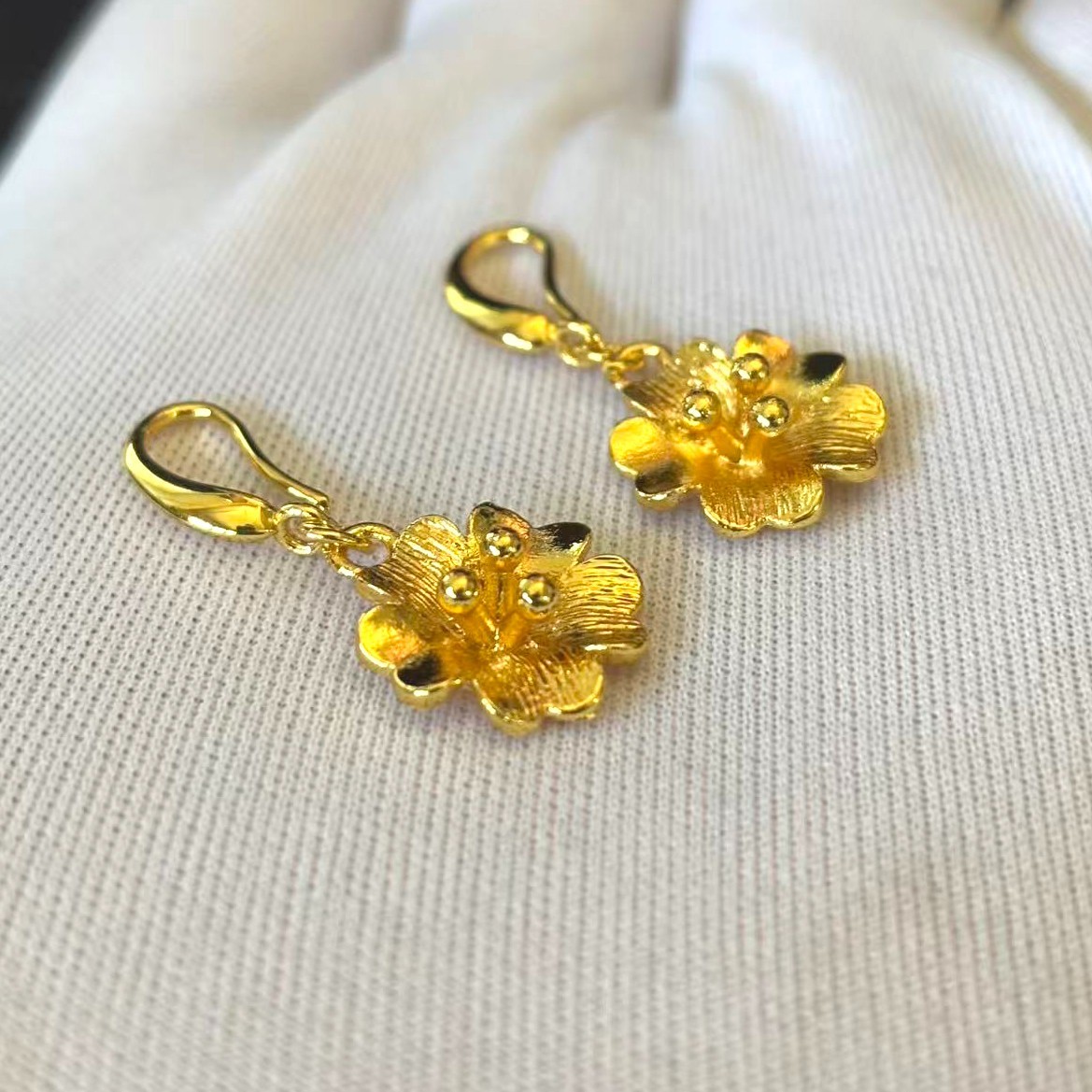 Vintage Flower Drop Dangle Earrings Gold-plated? (NOT SURE) No Mark