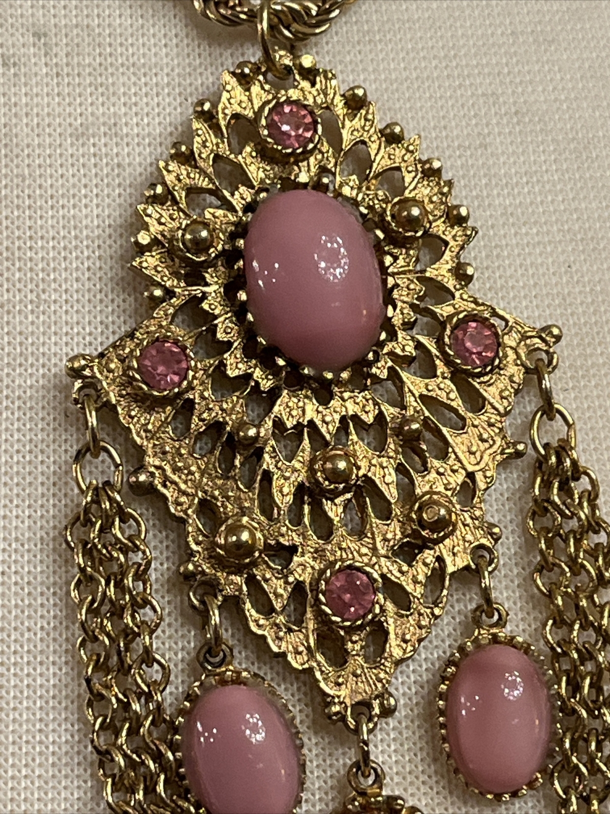 Vintage Pink Gripoix Glass Cabochon Dangle Drop Ornate Pendant Necklace Gold
