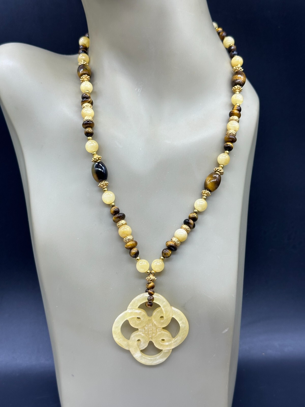 ESTATE TIGER’S EYE STONE YELLOW CARVED JADE BEAD PENDANT NECKLACE 22″ LONG