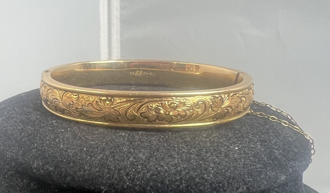 Vintage BB Binder Brothers 1/20-12k Gold Filled Etched Hinged Bangle Bracelet