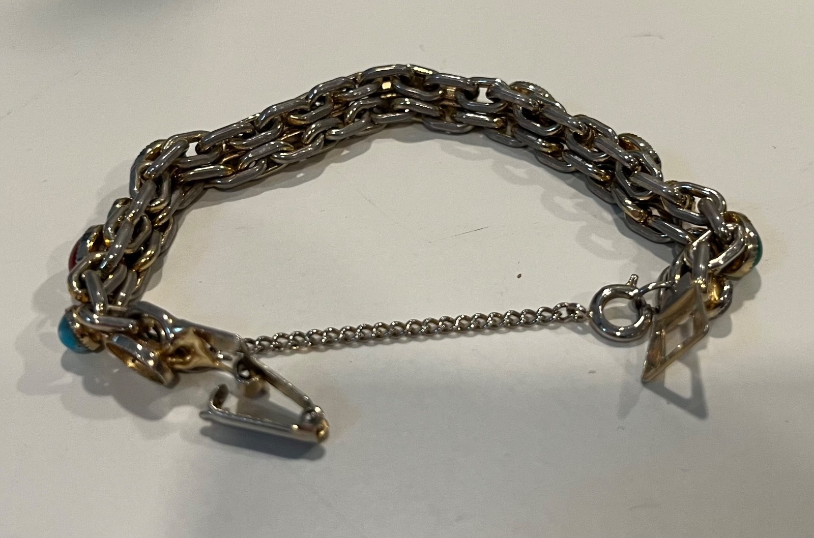 Vtg GREEN/BLUE/RED/BLACK Carbochon Gold Plated Link BRACELET 7″ (Missing Stone)