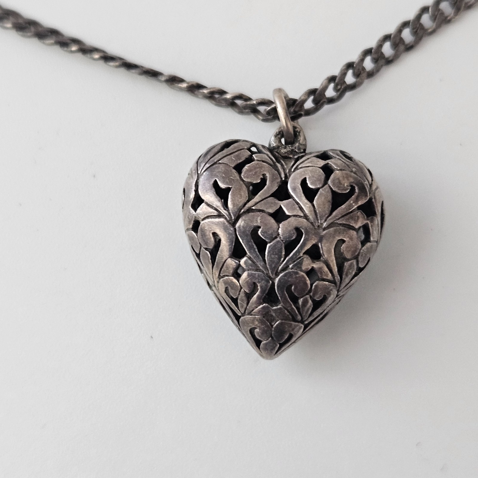 Vintage Sterling Silver Puff Heart Pendant Necklace Filagree Scroll 16″