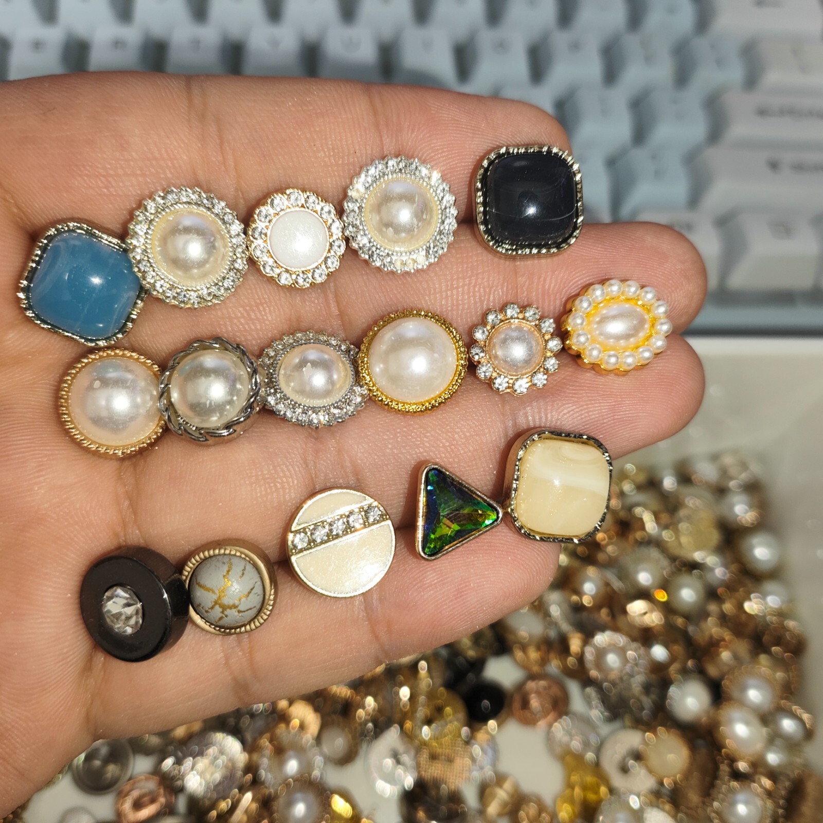 Vintage-now Costume Jewelry makeing Lots button Read Description 50pcs