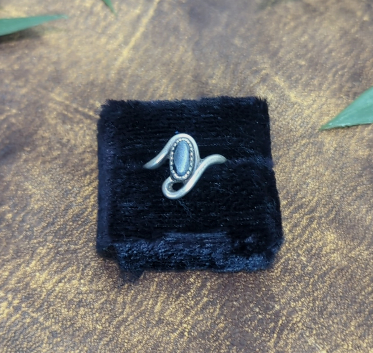Oval Hematite Sterling Silver Swirl Goth Boho Whimsical Ring Size 3.75 Vintage