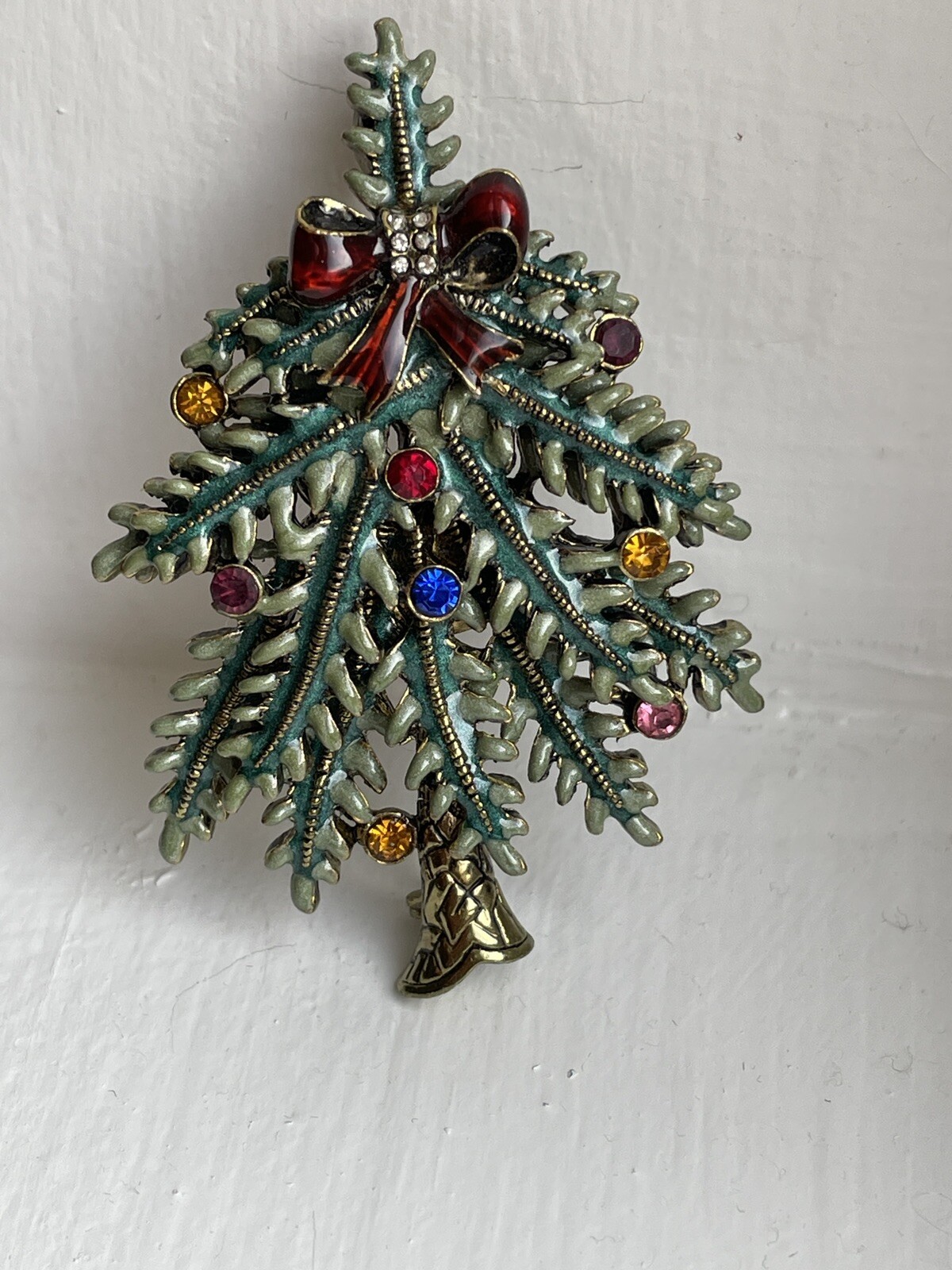 Avon Collectible Glass & Rhinestone Colorful 2004 Christmas Tree Pin Vintage