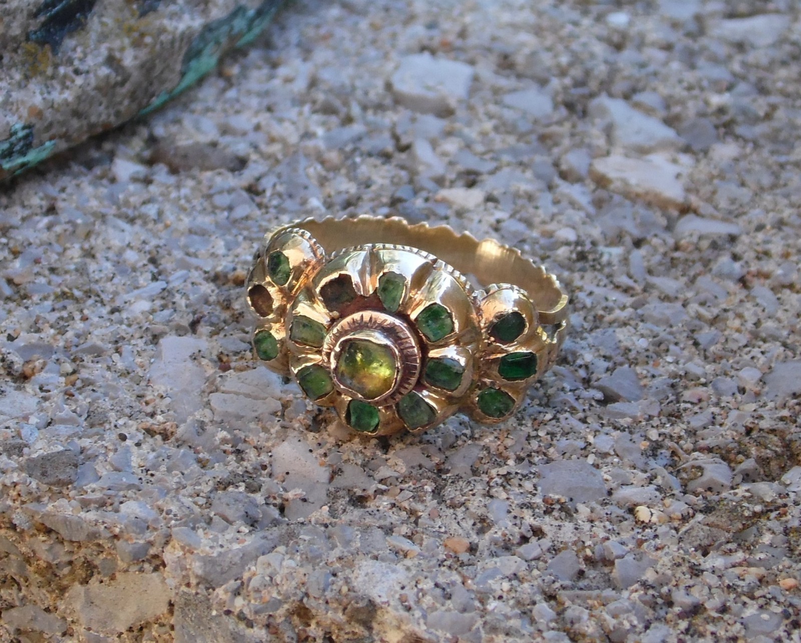 Antique 18th Century 14k GOLD Italian Floral Green Cluster Ornate Band Ring