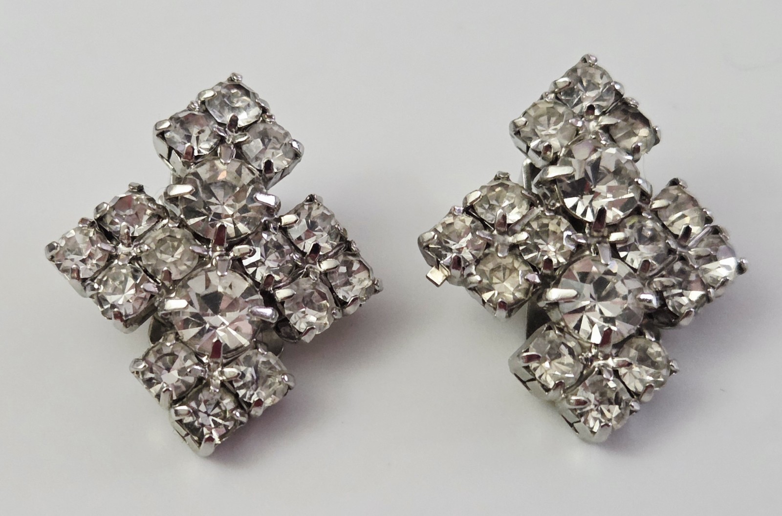 Vintage Silver Tone & Clear Glass Rhinestone Clip On Earrings Silvertone