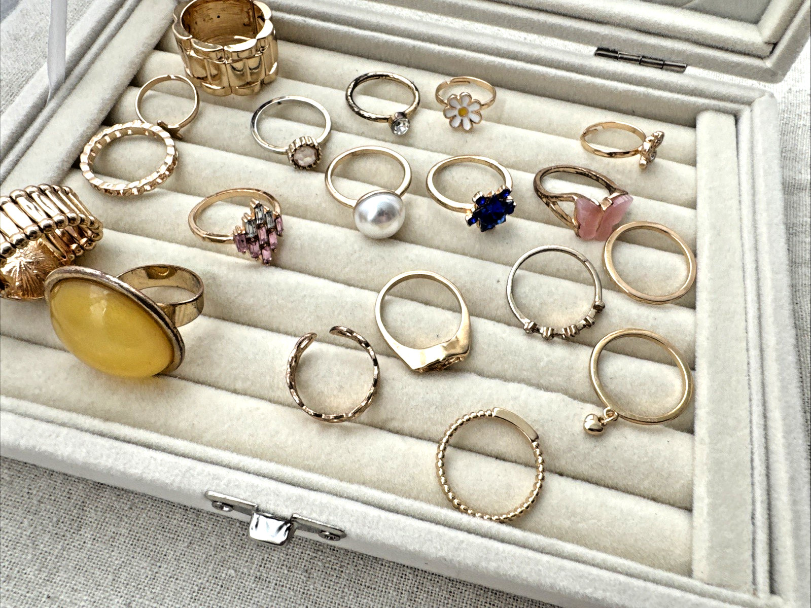 VTG-now Gold pearl funky dainty RINGS LOT Jewelry Lot Chunky 90s 2000s Y2K boho