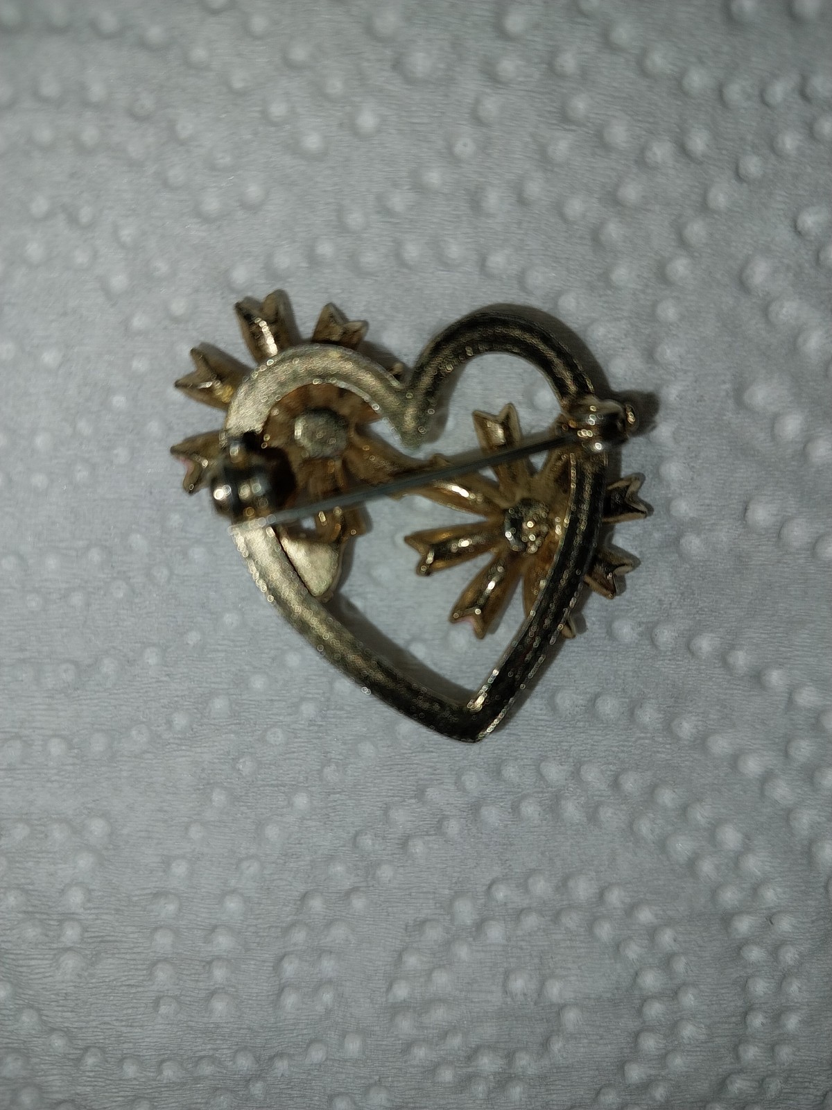 VINTAGE HEART SHAPED BROOCH WITH PINK ENAMEL FLOWERS AND PINK RHINESTONES