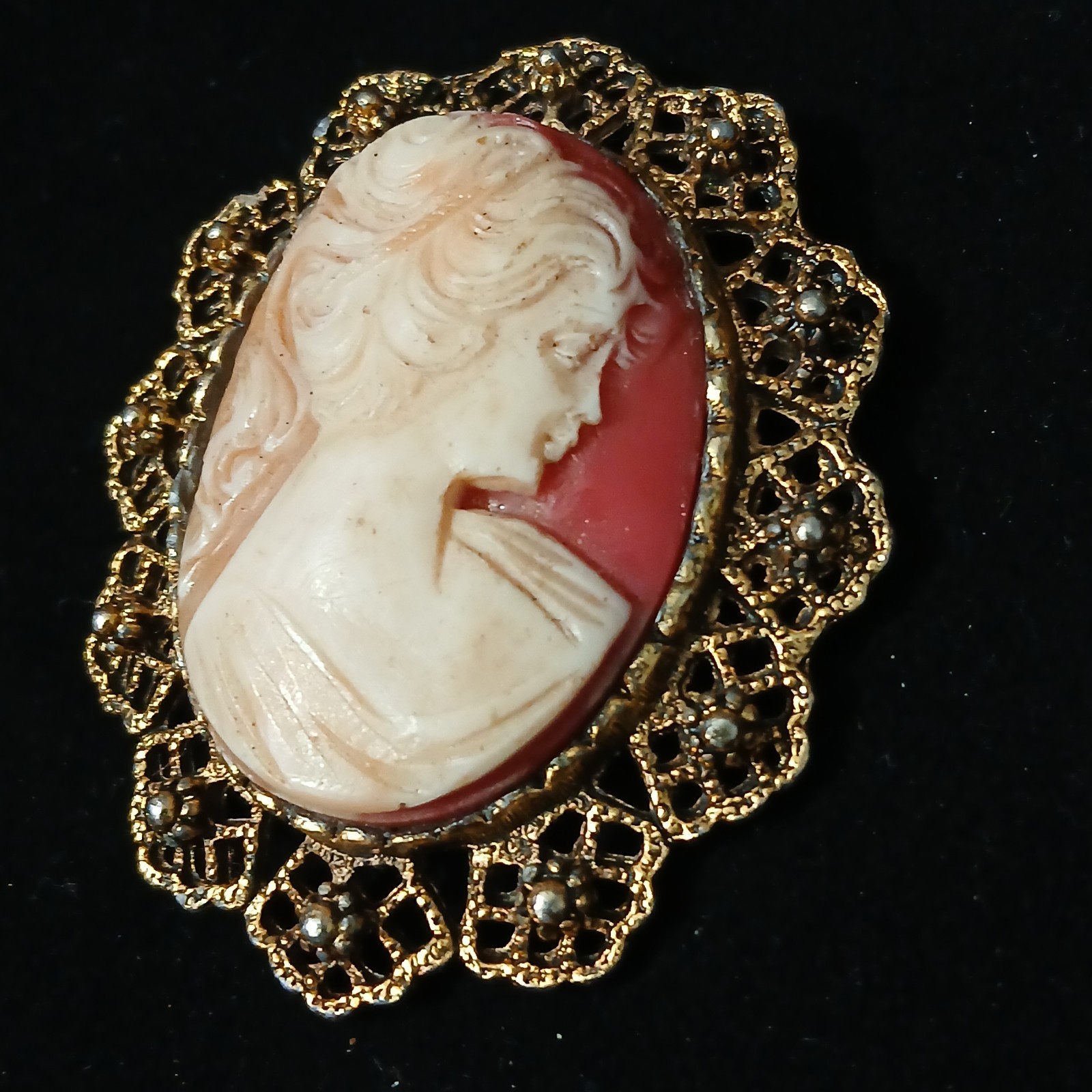Vtg Cameo Brooch Pin Pendant Ornate Filigree Marcasite Gold Tone Shell 2.25″